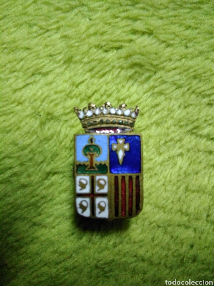 Sammlung von Pins: Pin tipo insignia solapa esmaltada escudo heraldico municipio poblacion
