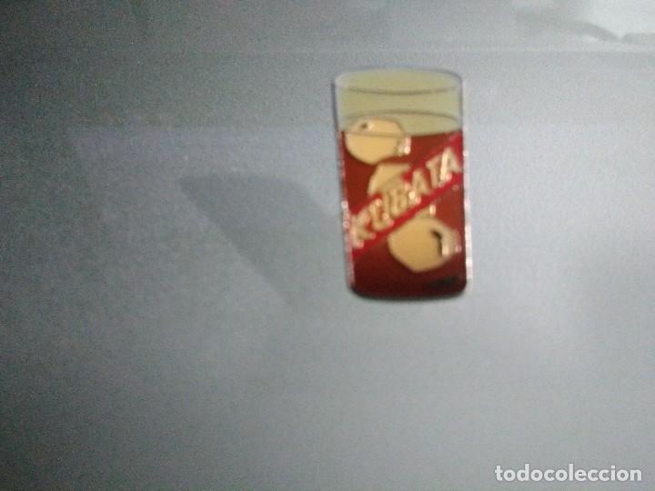 Pins de colecci&oacute;n: Pin licor KUBATA
