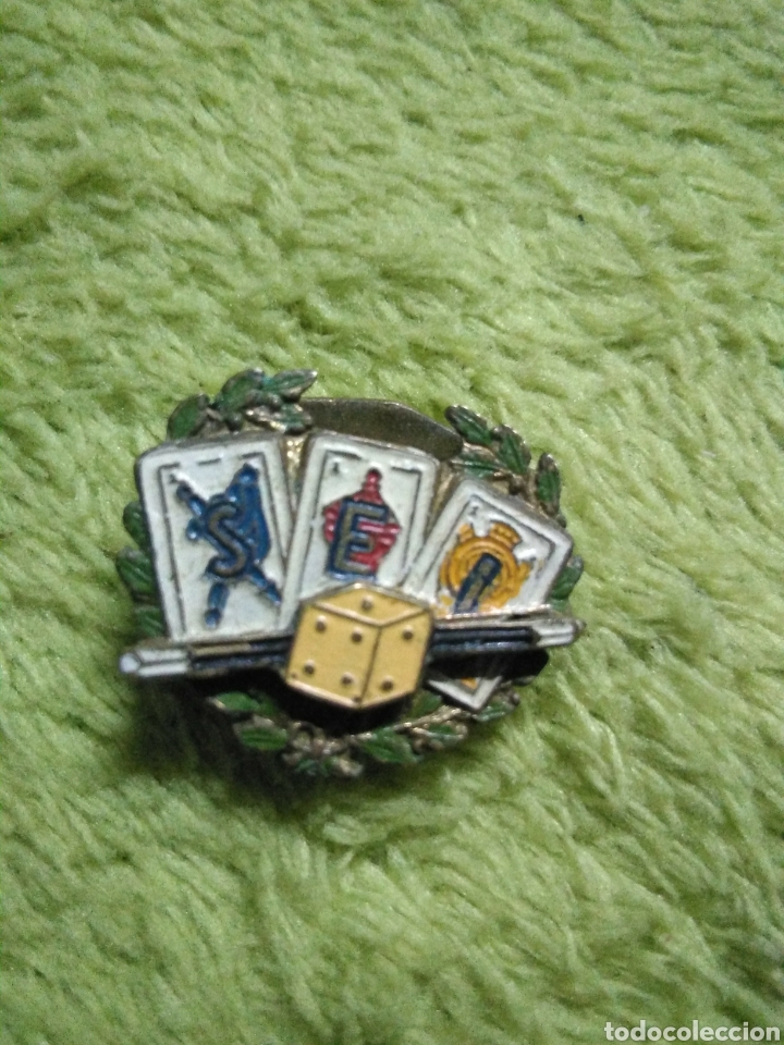 Sammlung von Pins: Pin tipo insignia antigua Solapa barita Magia Cartas Naipes Dado se lee SEI