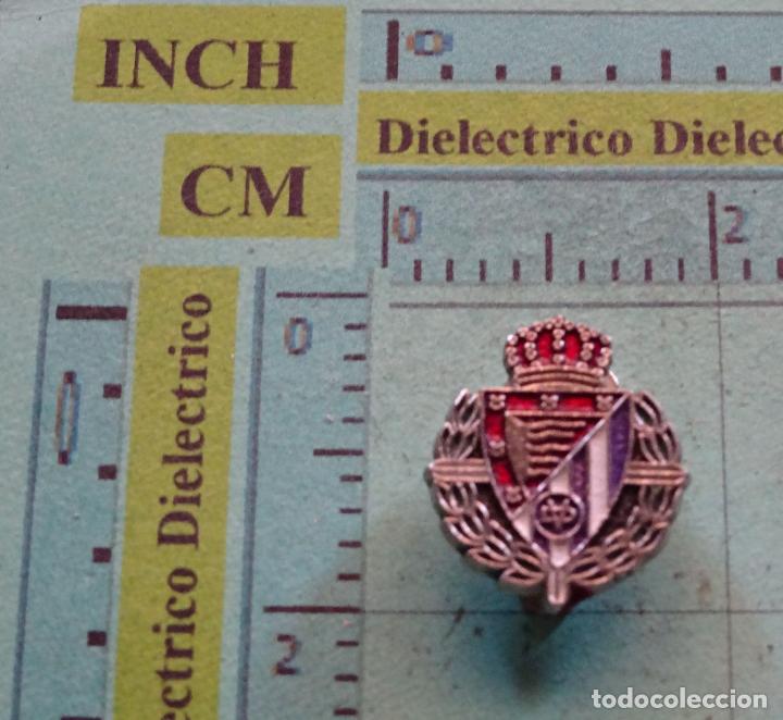 Collection pins: ANTIGUA INSIGNIA DE SOLAPA DE F&Uacute;TBOL. REAL VALLADOLID CF