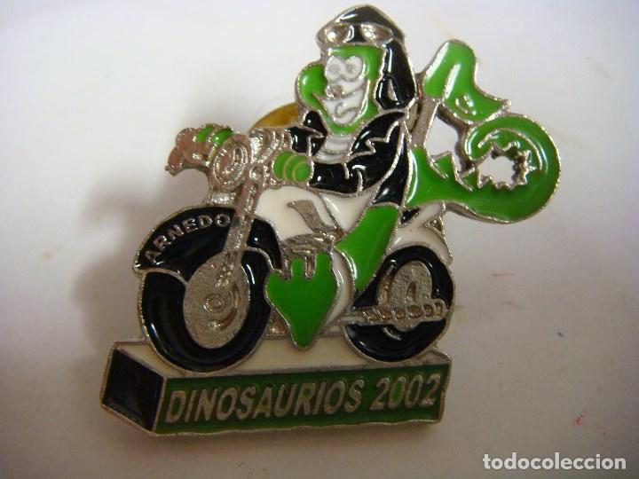 Pins de colecci&oacute;n: PINS DE PINGUINOS DINOSAURIOS 2002
