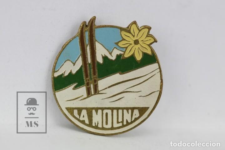 Pins de colecci&oacute;n: Insignia De Aguja - La Molina / Esqu&iacute; - Medidas 2 cm Di&aacute;metro