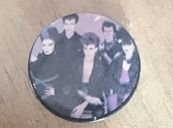 Pins de colecci&oacute;n: Chapa original Alaska y los Pegamoides a&ntilde;os 80 ochenta&ntilde;era