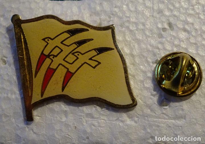 Collection pins: PIN DE TURISMO BANDERAS. BANDERA EMPRESA FRANCIA ?