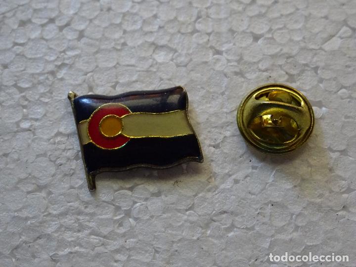 Pins de colecci&oacute;n: PIN DE TURISMO BANDERAS. BANDERA DEL ESTADO DE COLORADO, ESTADOS UNIDOS