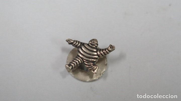 Pins de colecci&oacute;n: ANTIGUO PIN INSIGNIA MU&Ntilde;ECO MICHELIN - Foto 1