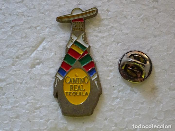 Pins e Spille di collezione: PIN DE BEBIDAS. BOTELLA DE TEQUILA CAMINO REAL M&Eacute;XICO