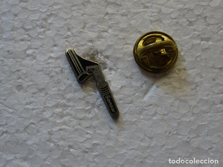 Pins de colecci&oacute;n: PIN MAQUINILLA DE AFEITAR SENSOR - Foto 1