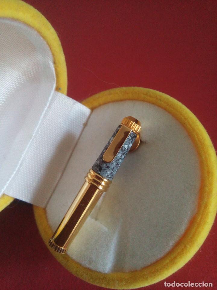 Pins de colecci&oacute;n: Pin boligrafo - con cajita lim&oacute;n -
