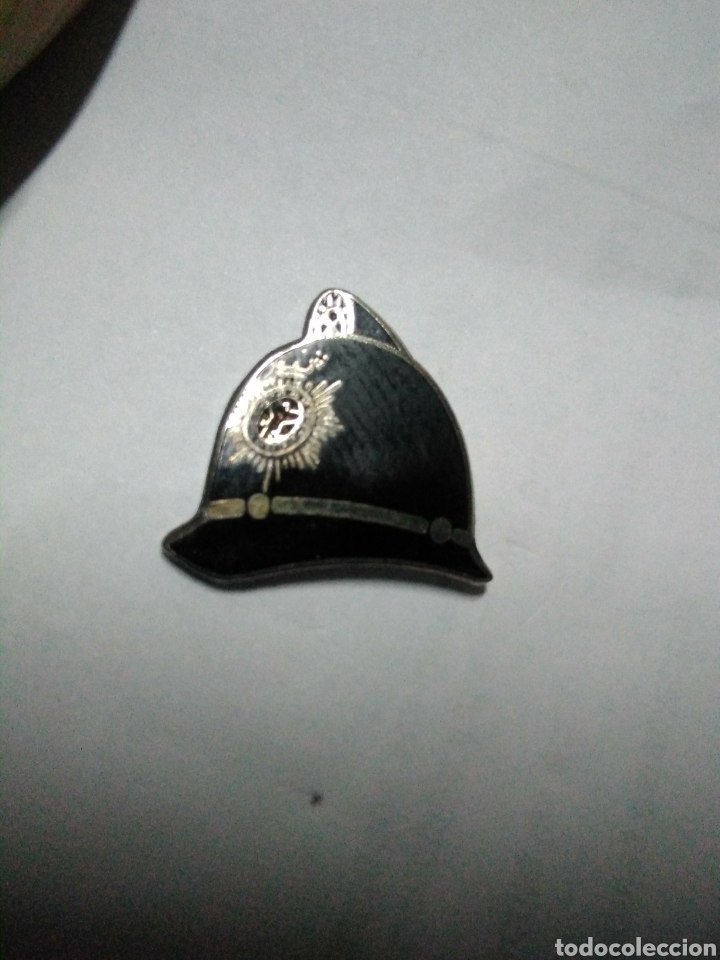 Pin's de collection: Pin Casco Policia ingles Policia Inglaterra Esmaltado