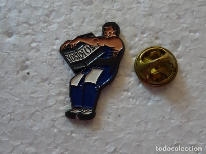 Pins e Spille di collezione: PIN DE DEPORTES. LEVANTADOR DE PIEDRAS HARRIJASOTZAILE. PAIS VASCO