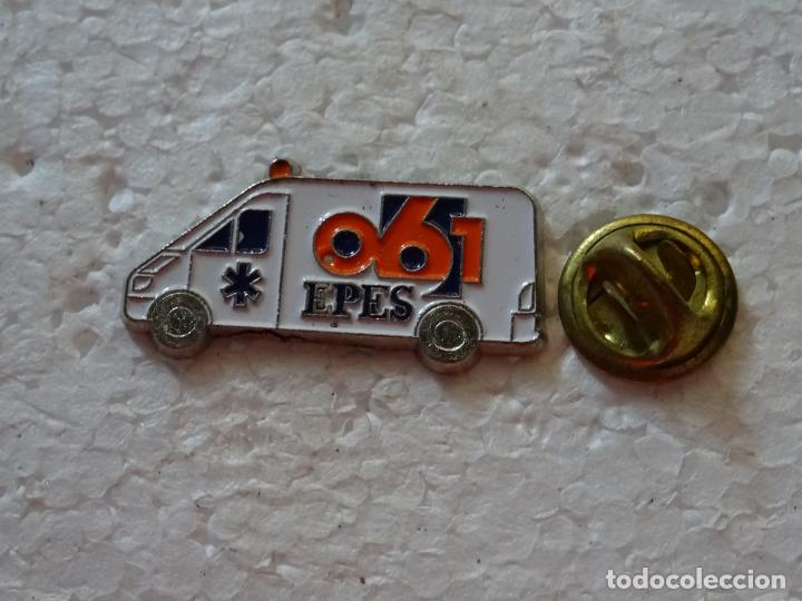 Pins de colecci&oacute;n: PIN DE SANIDAD MEDICINA. AMBULANCIA EMERGENCIAS 061 EPES