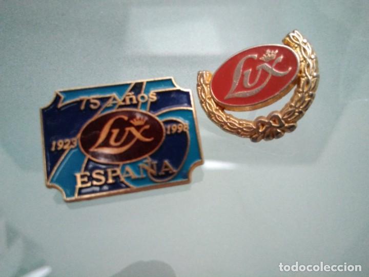 Pins de colecci&oacute;n: 2 Pins LUX