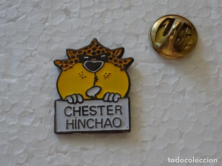Pin's de collection: PIN DE DULCES CHUCHER&Iacute;AS. CHESTER DE MATUTANO. HINCHAO