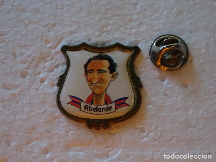 Pin's de collection: PIN DE DEPORTES. F&Uacute;TBOL. FC BARCELONA. DREAM TEAM ABELARDO