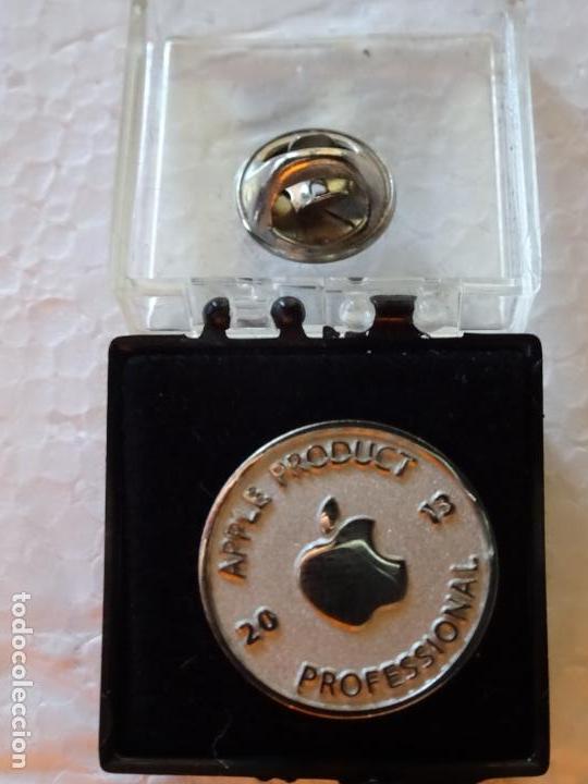 Pin's de collection: PIN INSIGNIA DE INFORM&Aacute;TICA, TELEFON&Iacute;A M&Oacute;VIL. APPLE PRODUCT PROFESSIONAL 2013