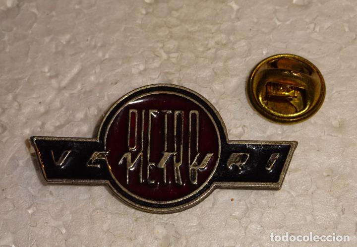 Sammlung von Pins: PIN. PIETRO VENTURI. POL&Iacute;TICO ? MODA? ITALIA