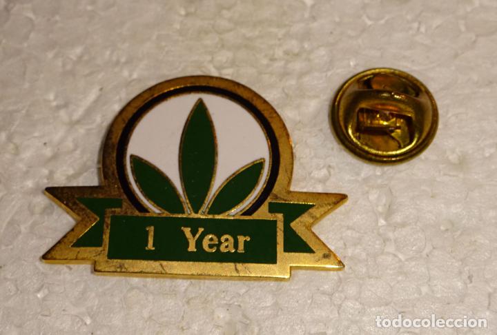 Pins e Spille di collezione: PIN 1 YEAR 1 A&Ntilde;O ANIVERSARIO. PRODUCTOS NATURALES HERBALIFE