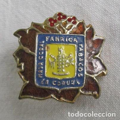 Pins e Spille di collezione: Insignia de aguja F&aacute;brica de tabaco Masa de Coral La Coru&ntilde;a