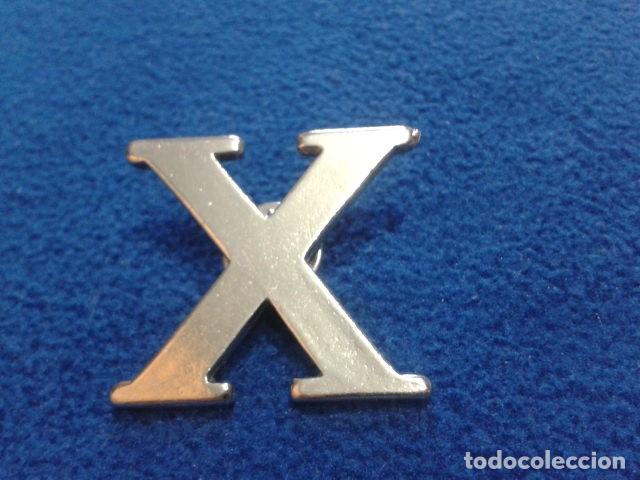 Pins de colecci&oacute;n: PIN  PLATEADA ( X ) DE 3X3 CM