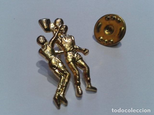 Pins de colecci&oacute;n: PIN  BALONCESTO ( TAPON ) DORADO