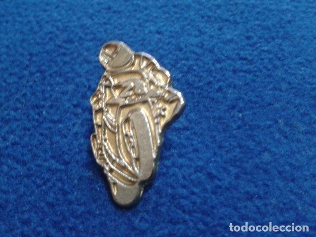 Pins de colecci&oacute;n: PIN  MOTO G.P N&ordm; 28