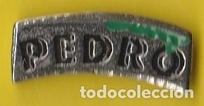 Collection pins: PIN - NOMBRE PEDRO - METAL PLATEADO - LARGO 2,2 cm, APROX. - NUEVO