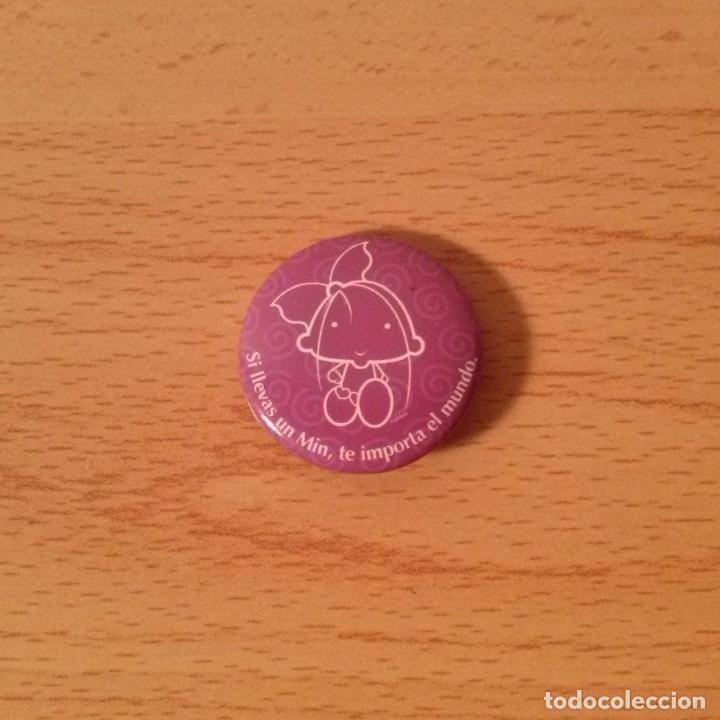 Pins de colecci&oacute;n: Chapa/pin alfiler imperdible merchandising Si llevas un Min, te importa el mundo. Lila. 25mm.