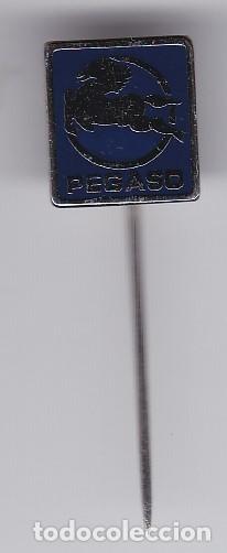 Pins de colecci&oacute;n: ANTIGUA INSIGNIA DE AGUJA LARGA DE CAMIONES PEGASO