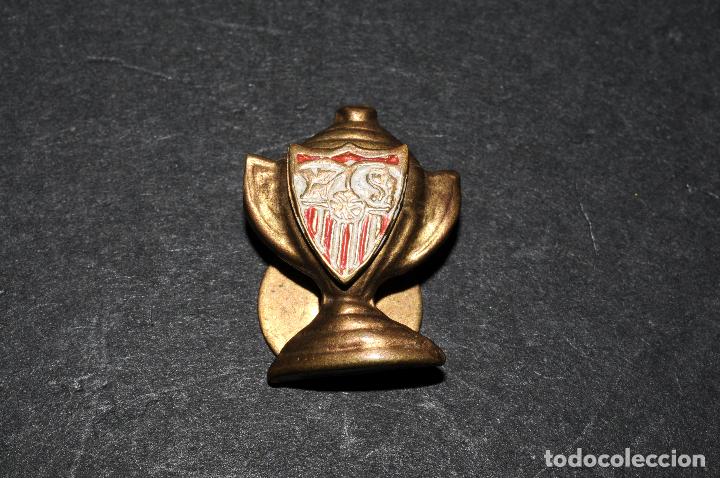 Pins de colecci&oacute;n: PIN INSIGNIA DE OJAL - SEVILLA CF (FUTBOL)
