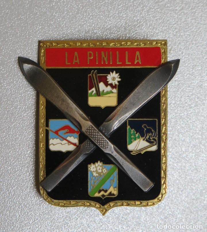 Sammlung von Pins: PIN LA PINILLA. INSIGNIA. MONTA&Ntilde;A. ESQUI