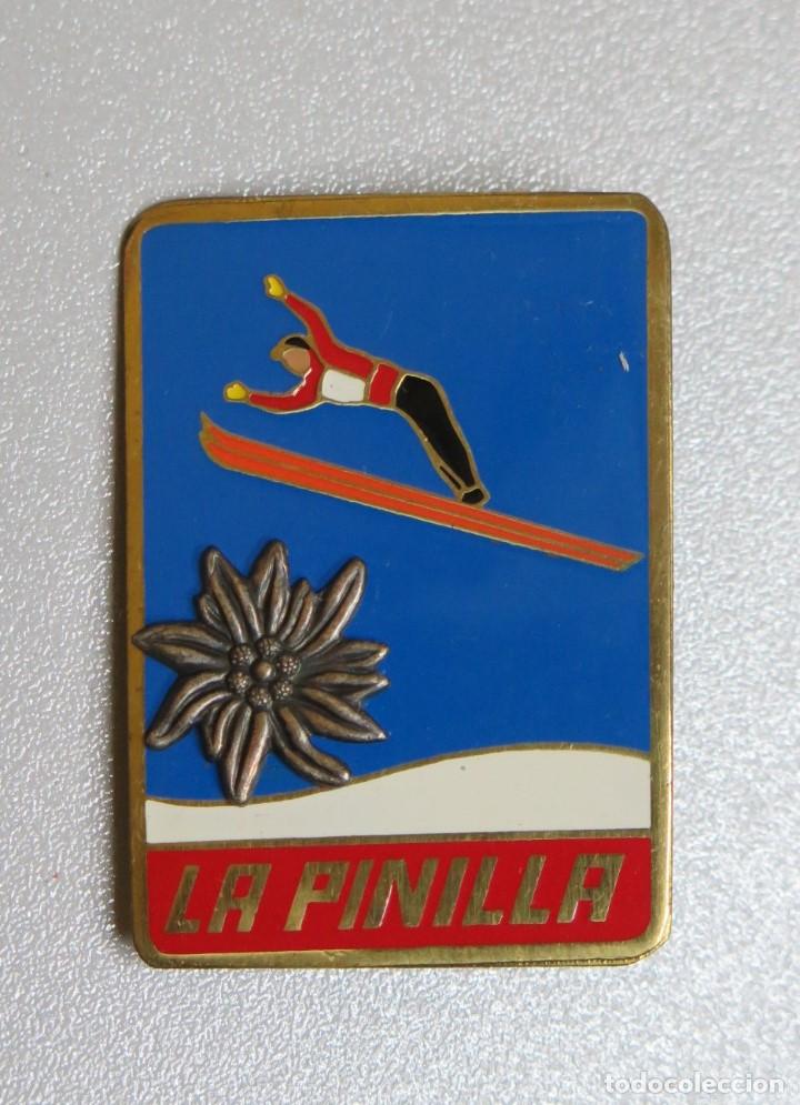 Sammlung von Pins: PIN LA PINILLA. INSIGNIA. MONTA&Ntilde;A. ESQUI