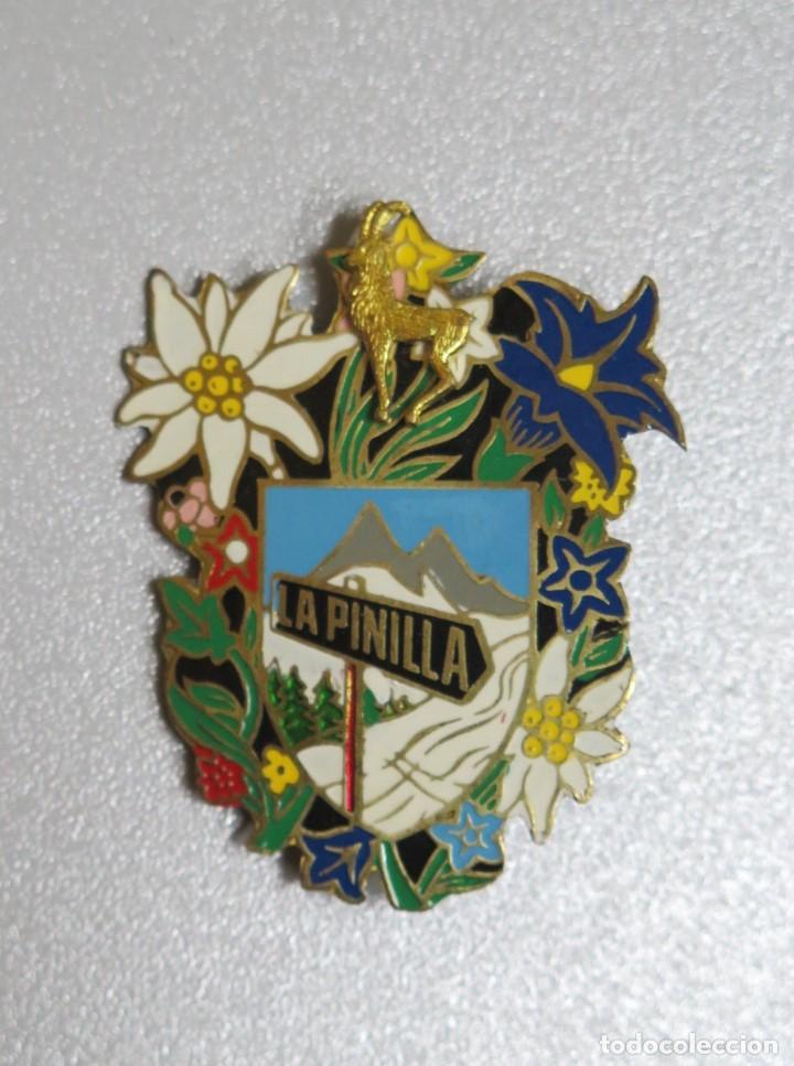 Sammlung von Pins: PIN LA PINILLA. INSIGNIA. MONTA&Ntilde;A. ESQUI