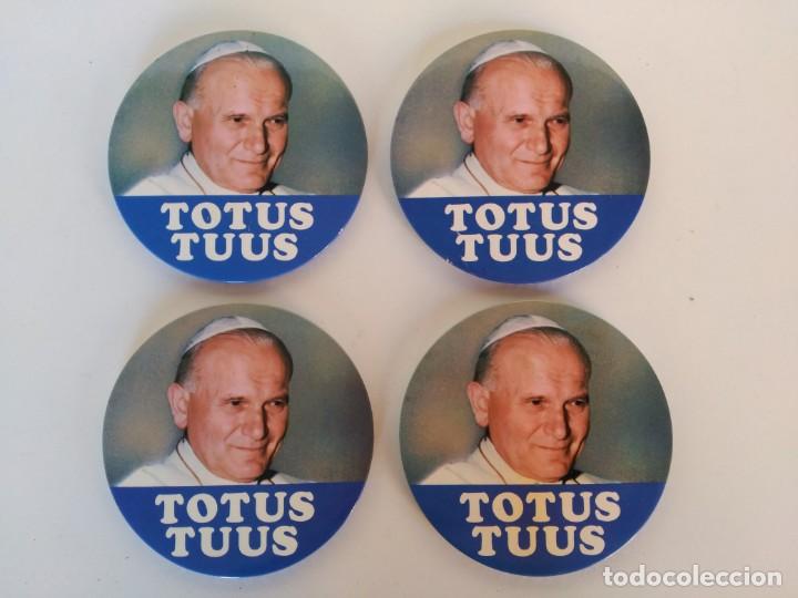 Pins de colecci&oacute;n: Lote de 4 chapas Totus Tuus, Juan Pablo II, 9cm de di&aacute;metro