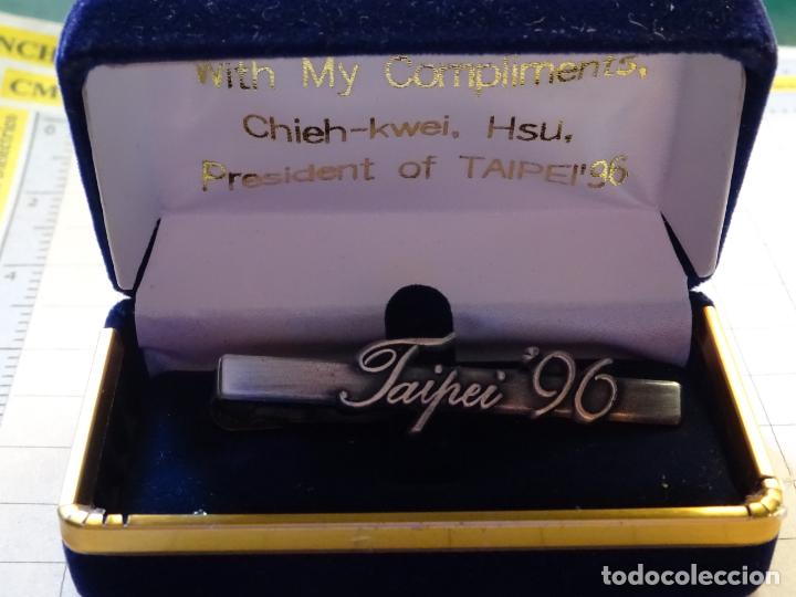 Collection pins: ALFILER DE CORBATA DE LA EXPOSICI&Oacute;N FILAT&Eacute;LICA MUNDIAL TAIPEI 96 1996. TAIWAN. CON CAJA EXPOSITOR