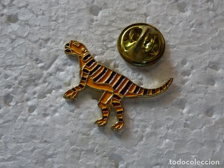 Pin's de collection: PIN INFANTIL DIBUJOS ANIMADOS. DINOSAURIOS. DINOSAURIO