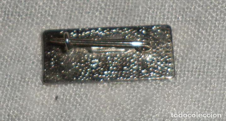 Pins de colecci&oacute;n: pin con aguja de elle - Foto 2