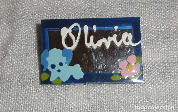 Sammlung von Pins: pin con aguja y el nombre de olivia pintado a mano