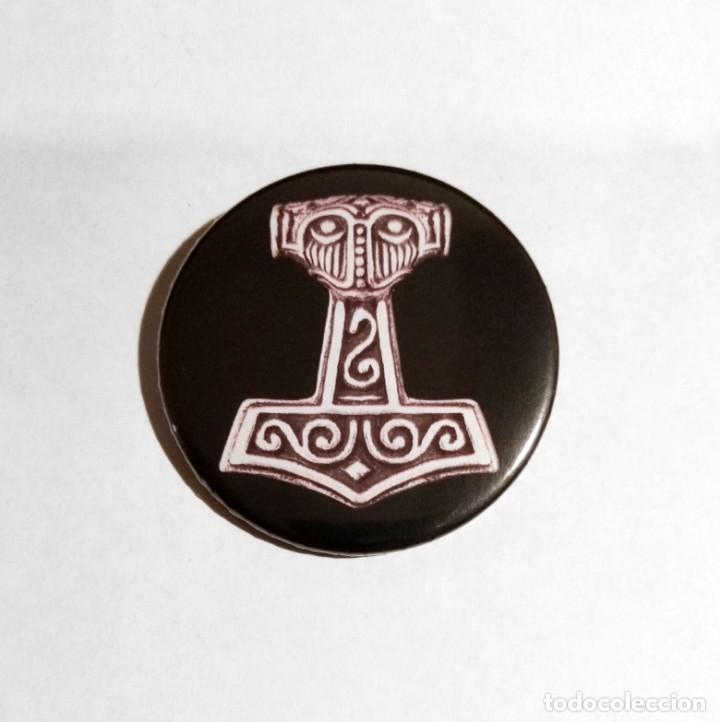 Pins de colecci&oacute;n: MJ&Ouml;LLNIR - CHAPA 59mm (CON IMPERDIBLE) - Foto 1