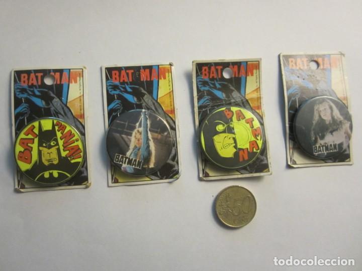 Pins de cole&ccedil;&atilde;o: LOTE CUATRO CHAPAS VINTAGE.. BATMAN . FILM DE 1989. PRODUCTO OFICIAL