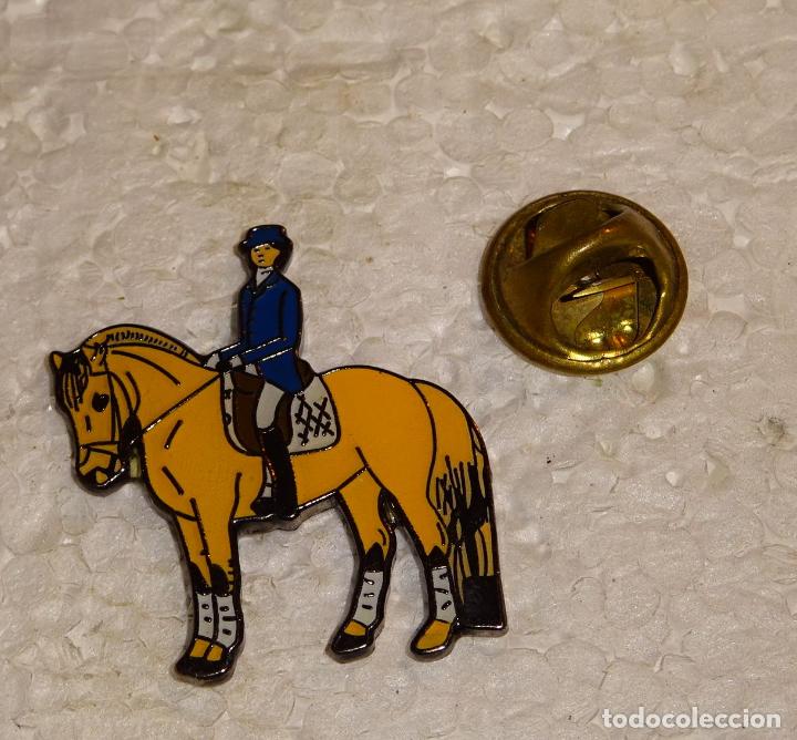 Collection pins: PIN DE DEPORTES. H&Iacute;PICA EQUITACI&Oacute;N. MUJER AMAZONA CABALLO