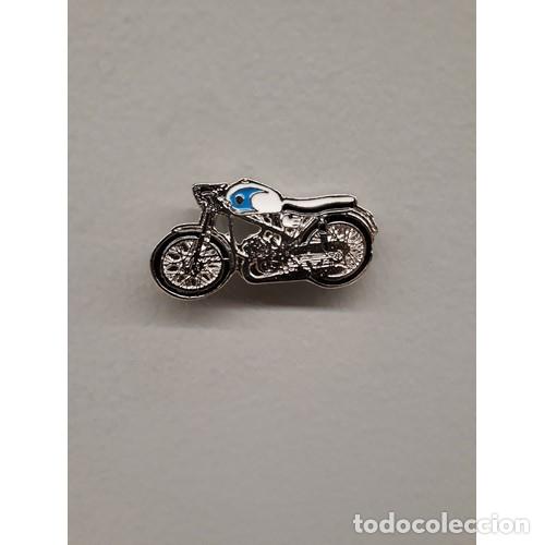 Pins de colecci&oacute;n: pin ......,,...derbi 65 - Foto 1