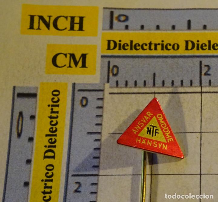 Sammlung von Pins: INSIGNIA ALFILER DE SUECIA. SEGURIDAD VIAL. TR&Aacute;FICO