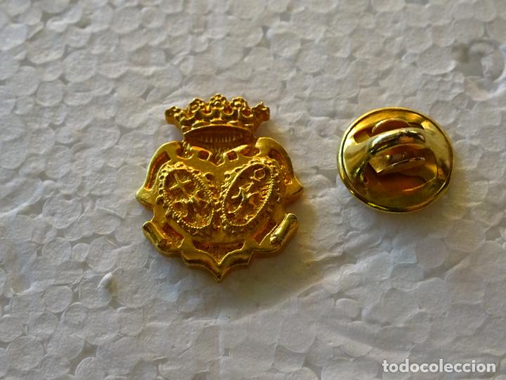 Pins de colecci&oacute;n: PIN RELIGIOSO. HER&Aacute;LDICA IMAGINER&Iacute;A DE SEMANA SANTA. ESCUDO. PRESUMIBLEMENTE M&Aacute;LAGA O SEVILLA