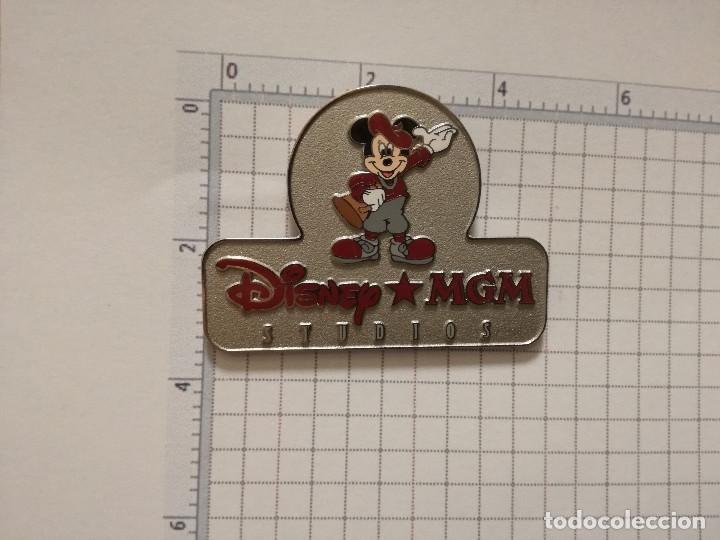 PIN TRADING OFICIAL - WALT DISNEY WORLD 2002 - MICKEY MGM STUDIOS