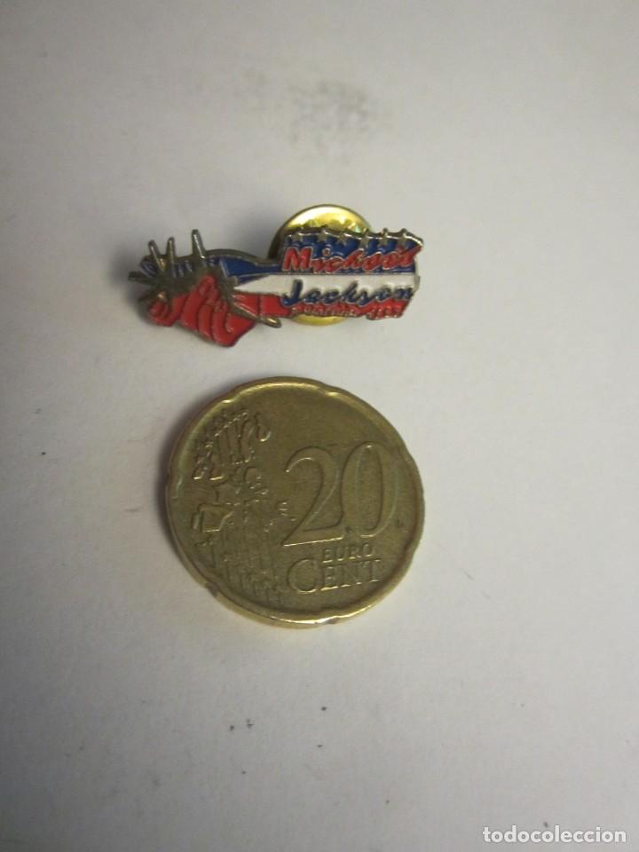 Pins de colecci&oacute;n: ANTIGUO PIN MICHAEL JACKSON. EL REY DEL POP.