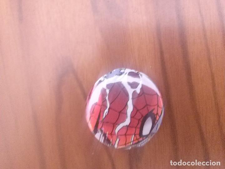Sammlung von Pins: CHAPA. SPIDERMAN 31 CM. PARTE DE ATR&Aacute;S MET&Aacute;LICA. BUEN ESTADO. SIN USO. RARA