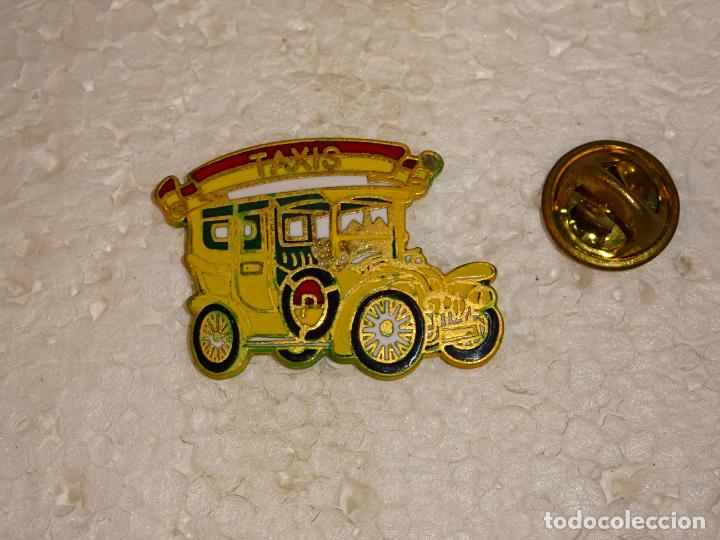 Pins de colecci&oacute;n: PIN DE COCHES MOTOS. ANTIGUO TAXI DE PRIMEROS DE SIGLO. TAXIS