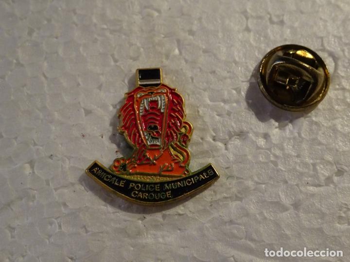 Collection pins: PIN MILITAR POLICIAL. AMICALE POLICE MUNICIPALE CAROUGE POLICIA SUIZA.