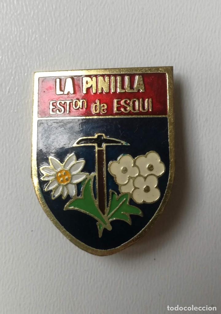 Pins de colecci&oacute;n: ANTIGUO Y PRECIOSO PIN CHAPA ALFILER DE LA PINILLA - ESTACI&Oacute;N DE ESQUI - 3,4 CM DE ALTA - EN BUEN ES